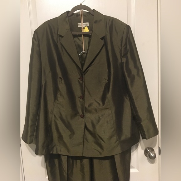 Dress Barn Woman 2-Piece Dressy Suit, Olive Green, Sz 22W - Picture 2 of 5